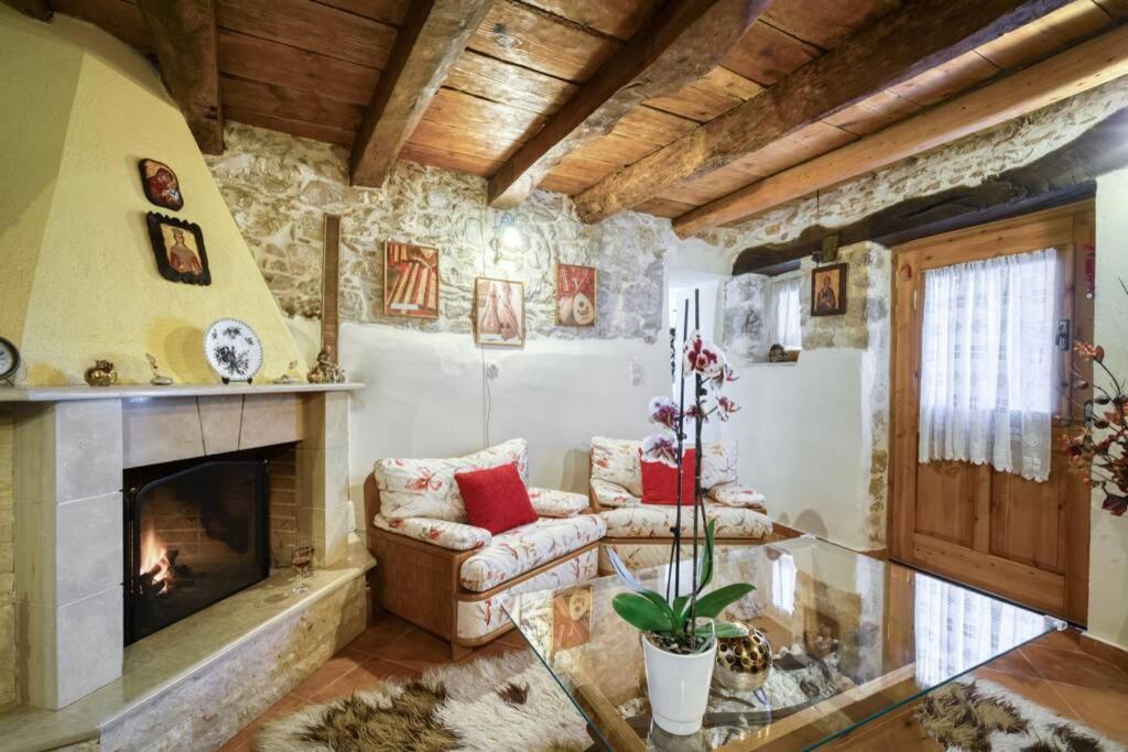 Traditional Cretan Stone House In The Center Of Crete Litos Dış mekan fotoğraf